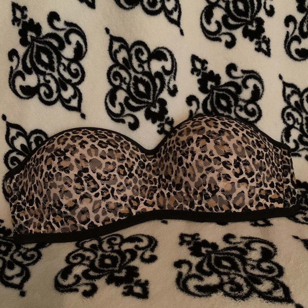 NWT Victoria’s Secret tube top bra.  Size S.